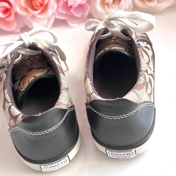 COACH Women’s Shoes size 6B - Picture 3 of 7